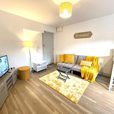 Stylish Cosy And Bright Apartment - Fantastic Location - Perfect For Business Or Solo Travellers Bishop's Stortford Buitenkant foto