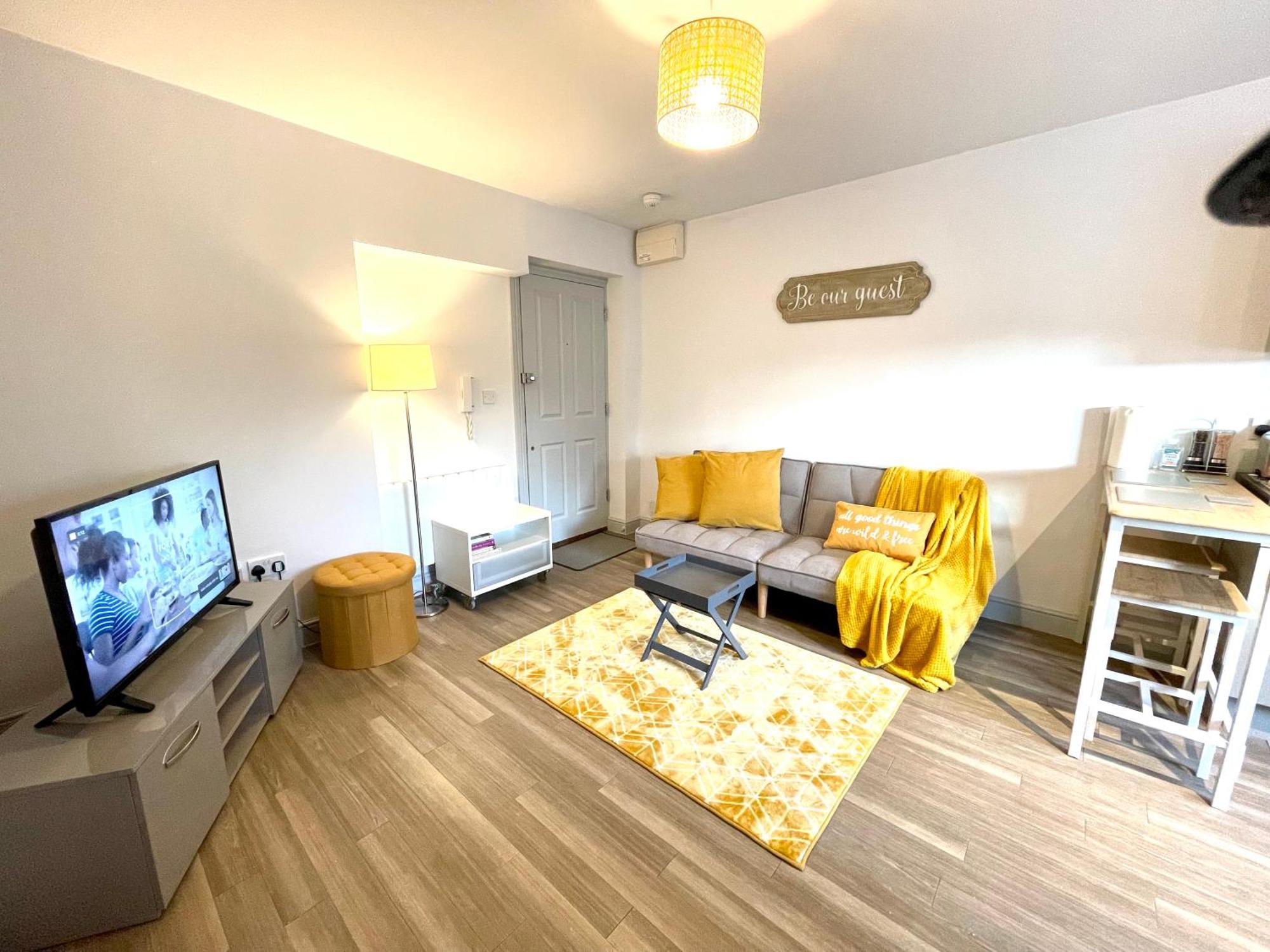 Stylish Cosy And Bright Apartment - Fantastic Location - Perfect For Business Or Solo Travellers Bishop's Stortford Buitenkant foto